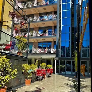 Elysee 4*, Tirana Albanien