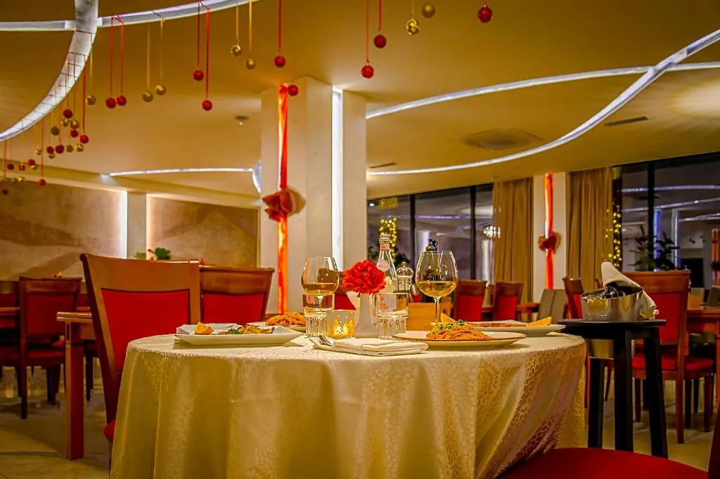 Hotel Vivas Durrës 4*,