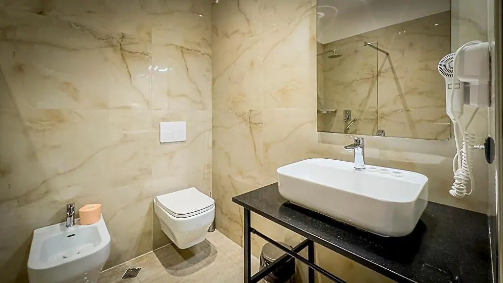 Hotel Vivas Durrës 4*,
